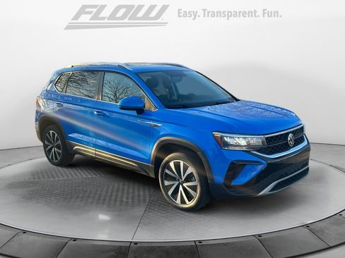 Used 2022 Volkswagen Taos SE w/ Panoramic Sunroof Package image 1