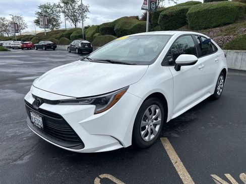 Used 2024 Toyota Corolla LE image 2