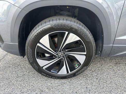 Used 2024 Volkswagen Taos SE image 7