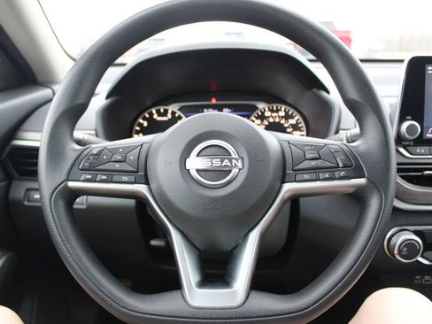 Used 2024 Nissan Altima 2.5 SV FWD image 33