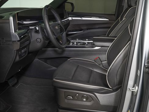 Used 2025 Cadillac Escalade Sport w/ Touring Package AWD/4WD image 14