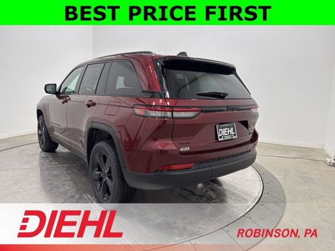 New 2025 Jeep Grand Cherokee Limited w/ Black Appearance Package AWD/4WD image 5