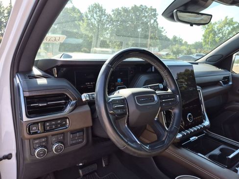 Certified 2025 GMC Yukon Denali Ultimate AWD/4WD image 10
