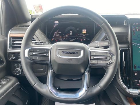Used 2025 GMC Yukon XL Denali AWD/4WD image 23