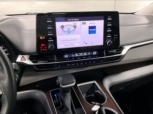 Used 2023 Toyota Sienna XLE AWD/4WD image 5