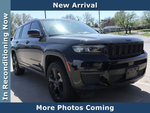 Used 2023 Jeep Grand Cherokee L Laredo image 1