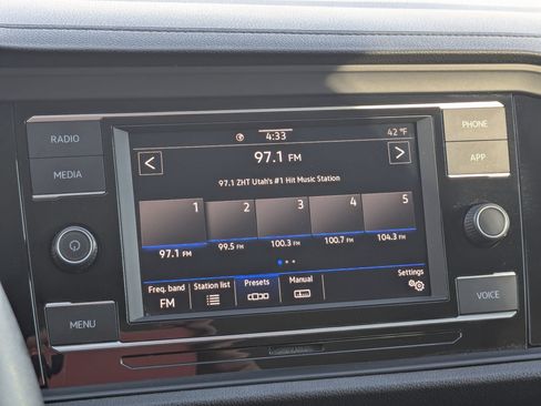 Used 2020 Volkswagen Jetta SE w/ SE Cold Weather Package image 21