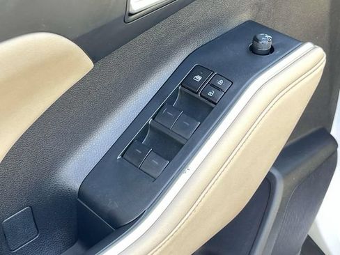Used 2024 Toyota Highlander XLE AWD/4WD image 29