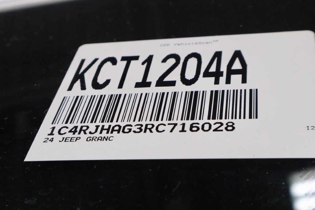 Used 2024 Jeep Grand Cherokee Altitude AWD/4WD image 35