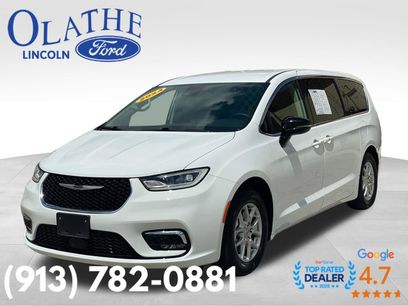 Used 2024 Chrysler Pacifica Touring-L