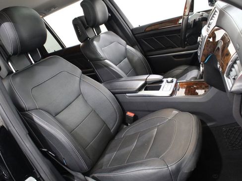 Used 2015 Mercedes-Benz GL 550 4MATIC image 36