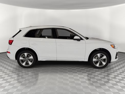 Used 2024 Audi Q5 2.0T Premium Plus w/ Premium Plus Package AWD/4WD image 8