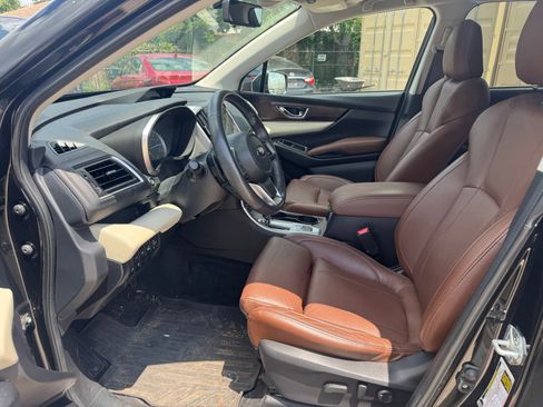 Used 2022 Subaru Ascent Touring AWD/4WD image 2