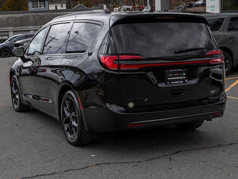 Used 2023 Chrysler Pacifica Touring-L w/ S Appearance Package image 6