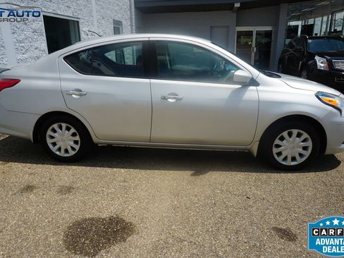Used 2016 Nissan Versa SV w/ Fog Lights Package FWD image 6