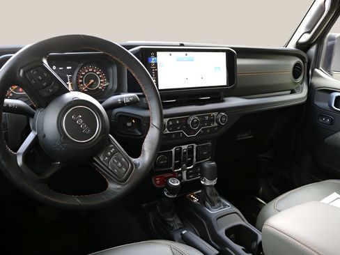 Used 2024 Jeep Gladiator Mojave AWD/4WD image 15