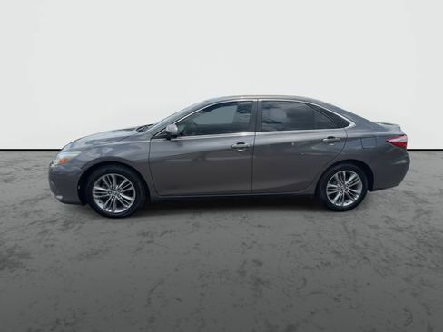 Used 2015 Toyota Camry SE w/ Moonroof Package image 5