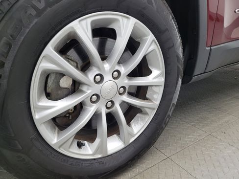 Used 2019 Jeep Cherokee Latitude w/ Cold Weather Group image 31