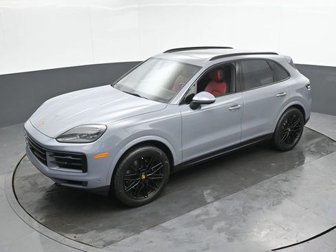 Used 2024 Porsche Cayenne image 40
