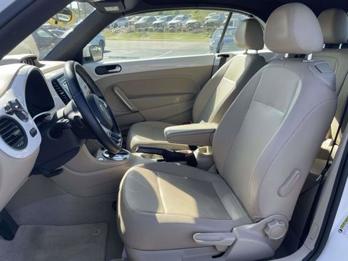 Used 2013 Volkswagen Beetle TDI image 16