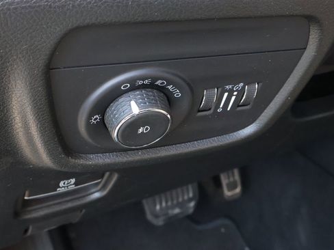 Used 2024 Jeep Grand Cherokee L Limited w/ Luxury Tech Group II AWD/4WD image 17