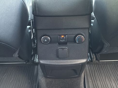 Used 2018 Ford Explorer XLT w/ Equipment Group 202A FWD image 17
