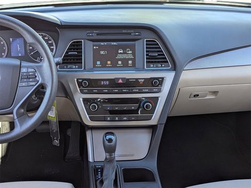 Used 2017 Hyundai Sonata SE w/ Cargo Package image 16