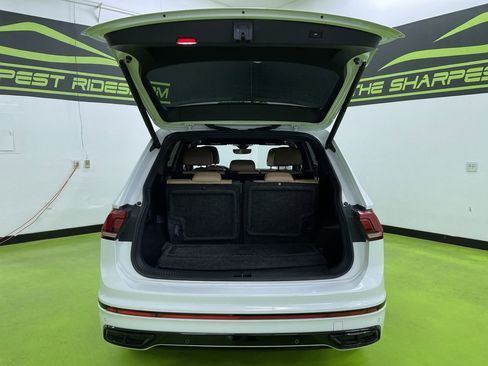 Used 2022 Volkswagen Tiguan SE R-Line FWD image 9