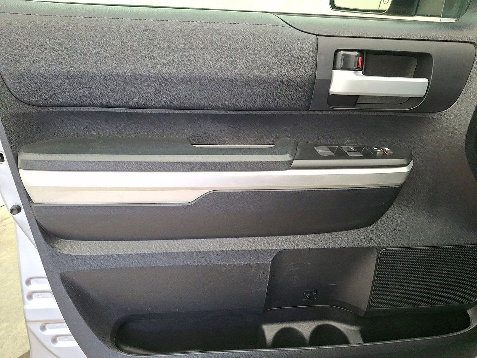 Certified 2016 Toyota Tundra SR5 AWD/4WD image 14