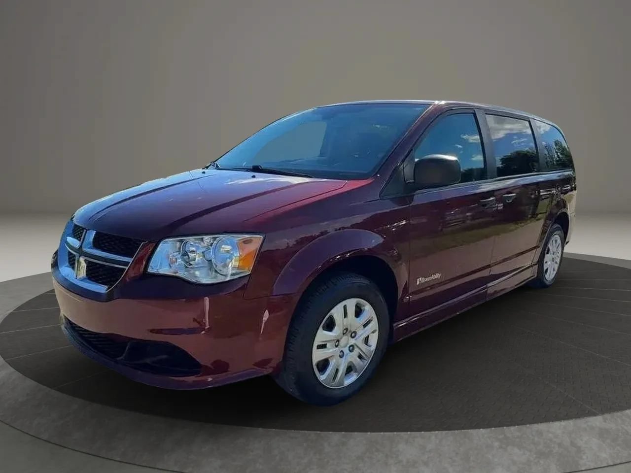 Used 2019 Dodge Grand Caravan SE w/ Power Convenience Group I FWD image 3