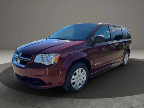 Used 2019 Dodge Grand Caravan SE w/ Power Convenience Group I FWD image 3