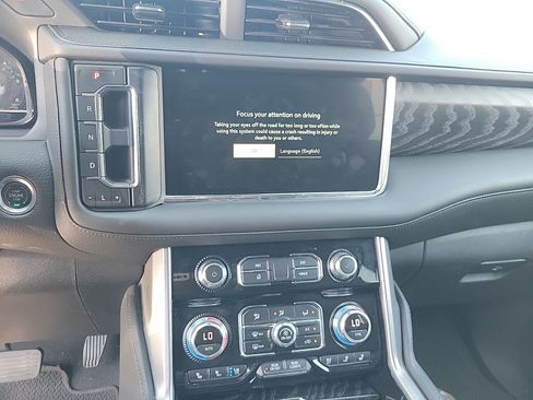 Used 2024 GMC Yukon XL Denali image 29