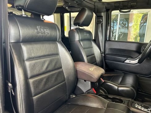 Used 2012 Jeep Wrangler Unlimited Rubicon w/ Connectivity Group AWD/4WD image 20