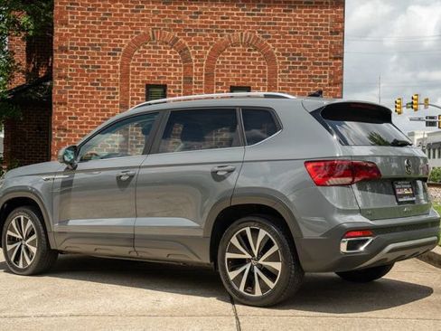 Used 2022 Volkswagen Taos SE FWD image 6
