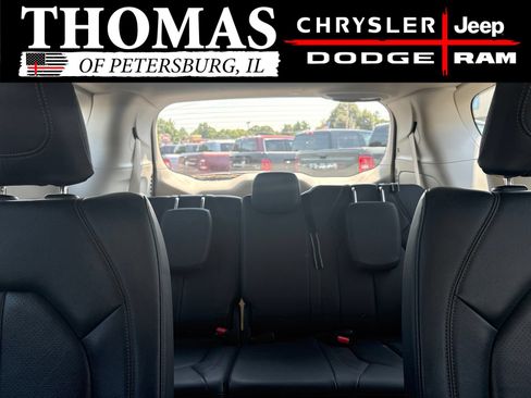 Used 2020 Chrysler Pacifica Touring-L Plus w/ Tire & Wheel Group FWD image 24