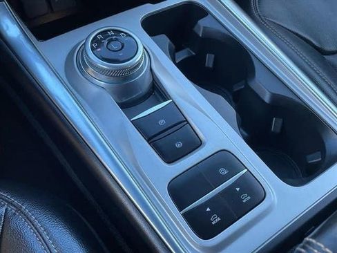 Used 2023 Ford Explorer Limited image 17