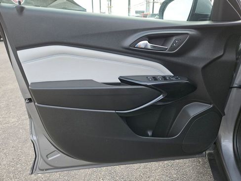 Used 2025 Chevrolet Trax LT w/ LT Convenience Package FWD image 14
