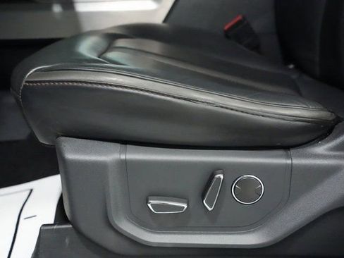 Used 2022 Ford F250 Platinum w/ FX4 Off-Road Package image 16