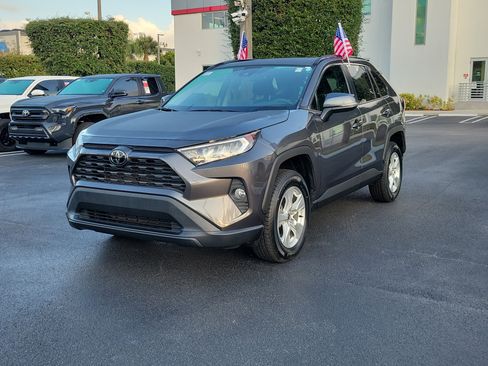 Used 2021 Toyota RAV4 XLE image 5