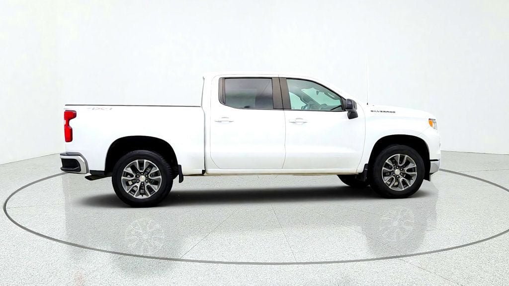 Used 2022 Chevrolet Silverado 1500 LT AWD/4WD image 4