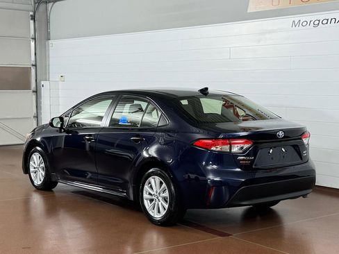Used 2025 Toyota Corolla LE w/ LE Premium Package FWD image 5