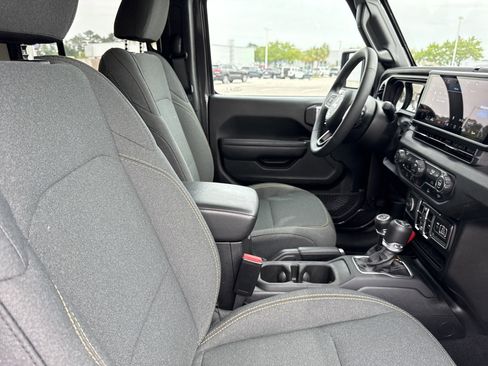 Used 2025 Jeep Wrangler Sport S image 30