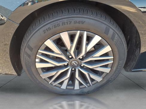 Used 2025 Nissan Altima 2.5 SV FWD image 9