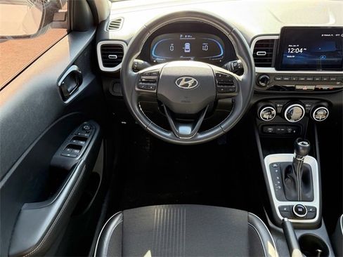 Used 2024 Hyundai Venue Limited image 9