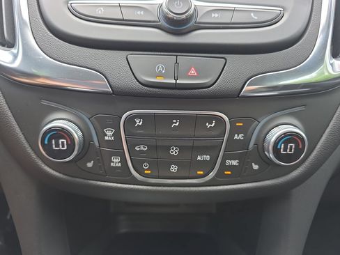 Used 2024 Chevrolet Equinox LT FWD image 27