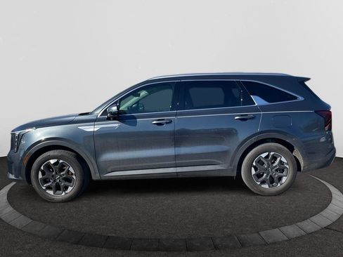 Used 2025 Kia Sorento S image 7