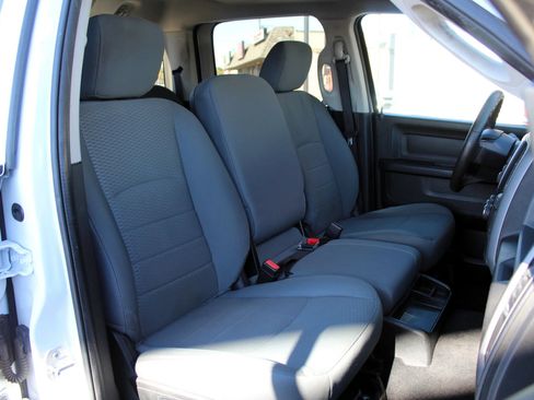 Used 2017 RAM 1500 Express RWD image 15