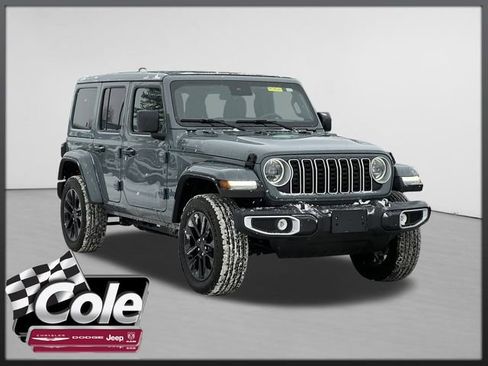 Used 2025 Jeep Wrangler Unlimited Sahara w/ Safety Group image 1