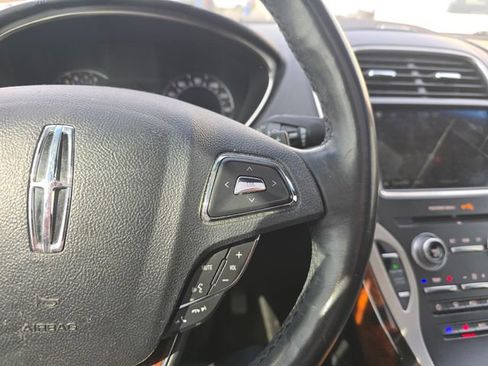 Used 2018 Lincoln MKX Reserve w/ Driver Assistance Package AWD/4WD image 18