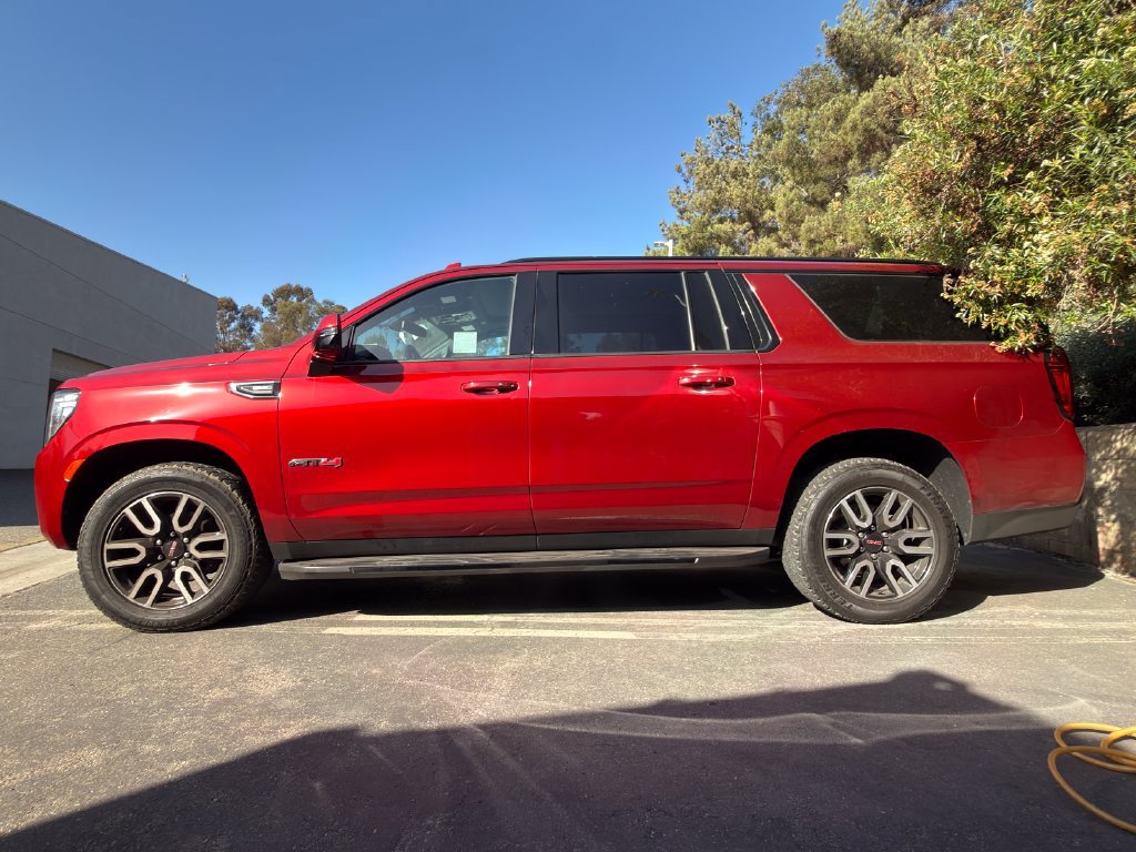 Used 2021 GMC Yukon XL AT4 w/ Technology Package AWD/4WD image 4
